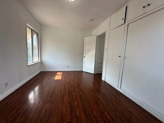 121 N Atlantic Blvd, Unit APT D in Alhambra, CA - Building Photo - Building Photo