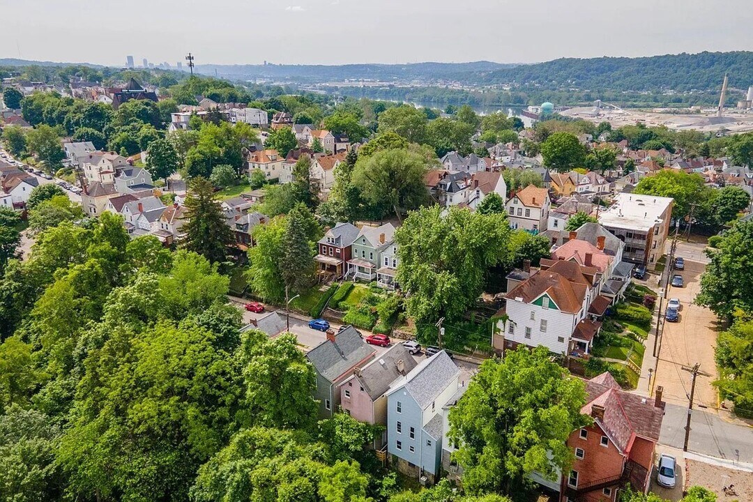 207 Marie Ave in Avalon, PA - Building Photo