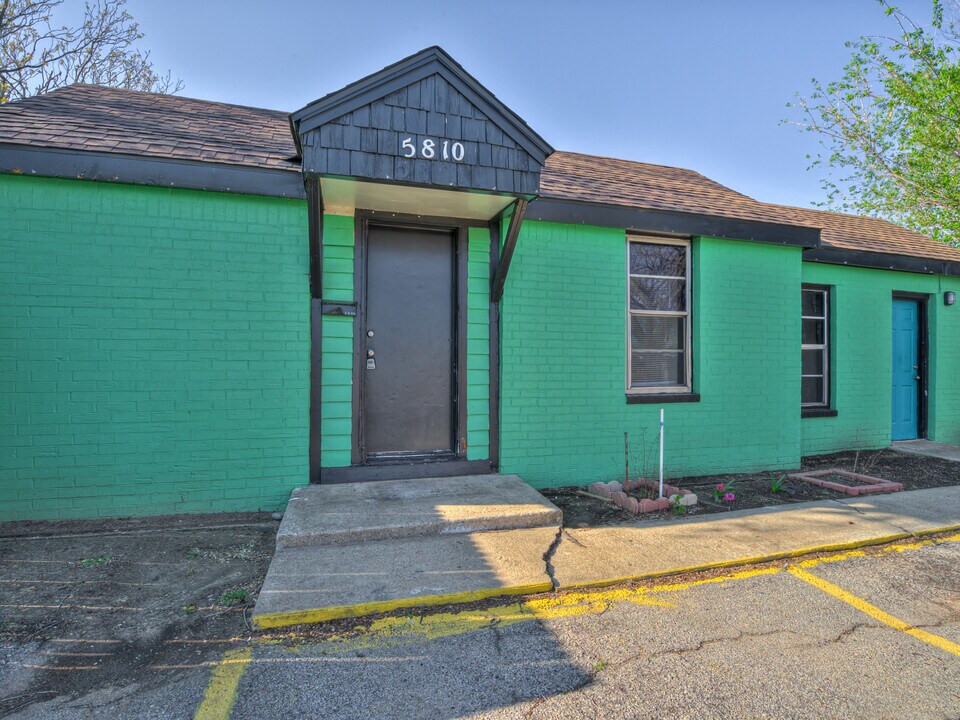 5810 NW 41st St in Warr Acres, OK - Building Photo