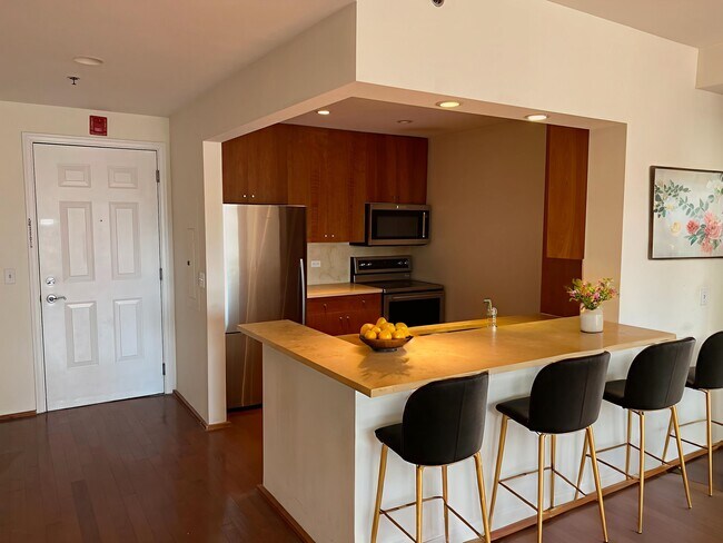 2207 City Pl in Edgewater, NJ - Building Photo - Building Photo