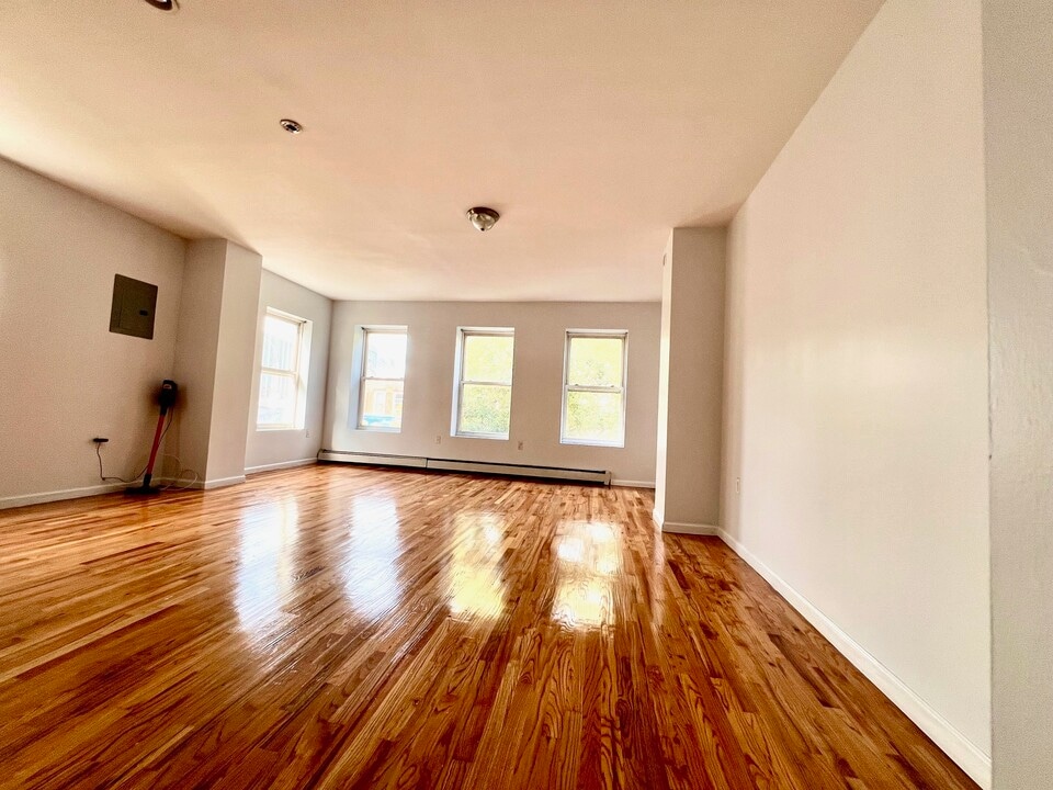 2408 Beverley Rd, Unit #2 in Brooklyn, NY - Foto de edificio