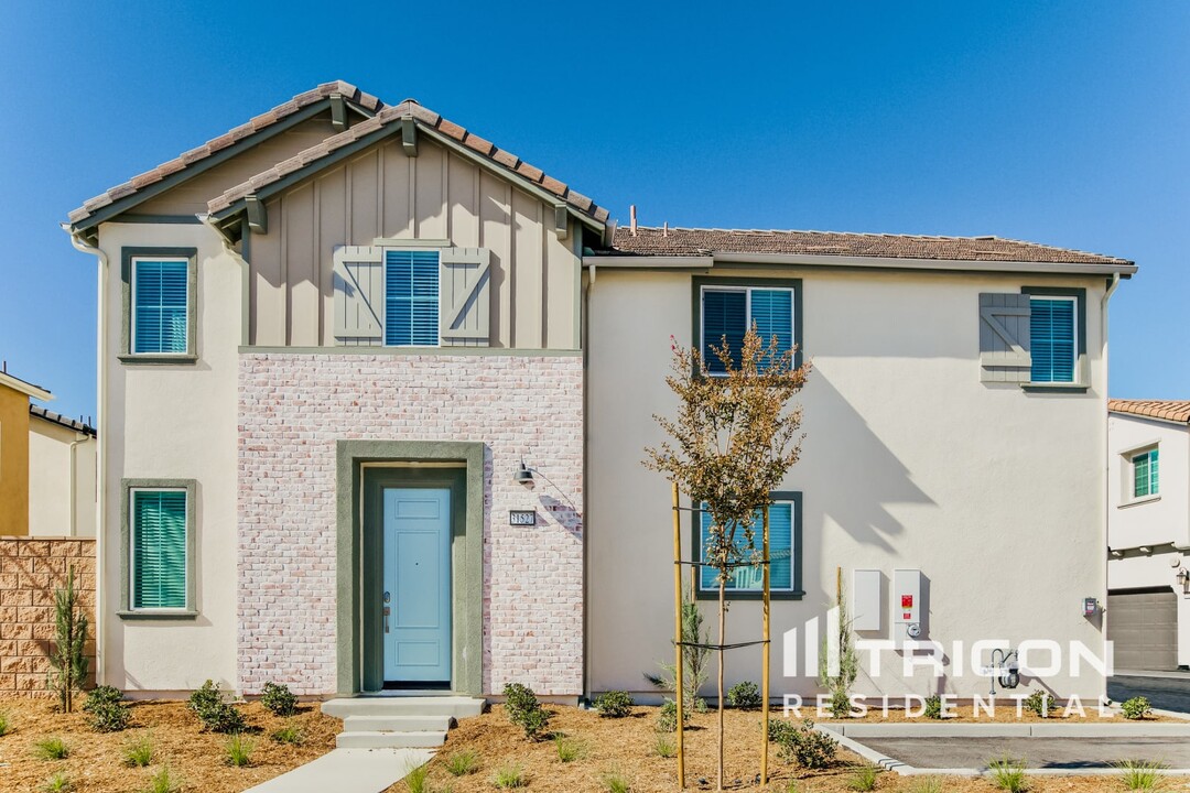 31527 Hans Dr in Menifee, CA - Foto de edificio