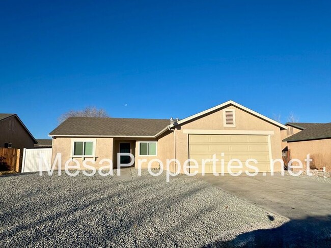 17882 Kendall Cir in Adelanto, CA - Building Photo - Building Photo