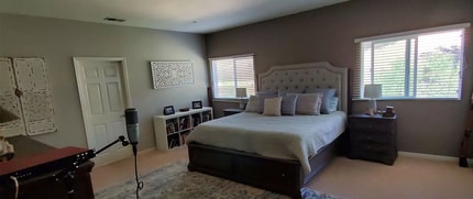 11761 Terra Vista Way in Sylmar, CA - Foto de edificio - Building Photo