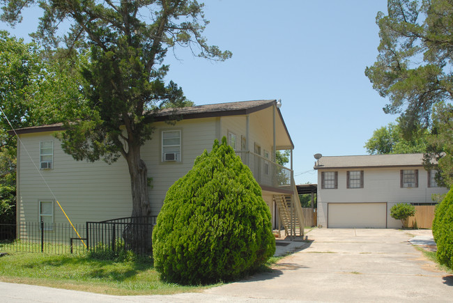 4106 Coon St in Bacliff, TX - Foto de edificio - Building Photo