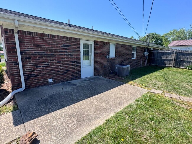 90 Connector St in Calvert City, KY - Building Photo - Building Photo