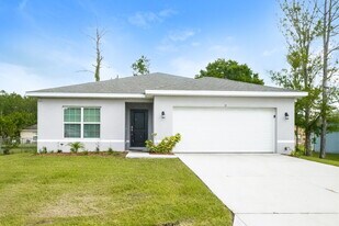 18 Peterlee Ct in Poinciana, FL - Building Photo