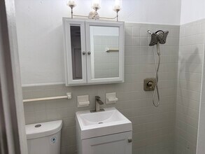 77 Blue Heron Blvd in Riviera Beach, FL - Foto de edificio - Building Photo