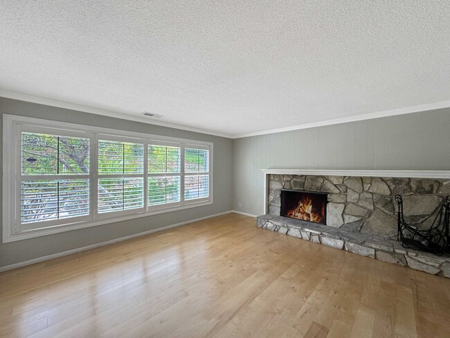 2393 Sunset Dr in Escondido, CA - Building Photo - Building Photo