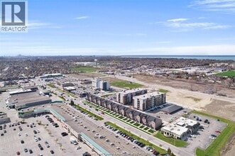 725 Brownstone Dr in Lakeshore, ON - Building Photo - Building Photo