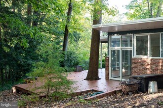 2227 Glasgow Rd in Alexandria, VA - Building Photo - Building Photo
