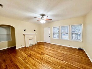 216 E Rosewood Ave in San Antonio, TX - Building Photo - Building Photo