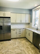 2050 W Berwyn Ave in Chicago, IL - Building Photo - Building Photo