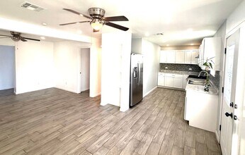 7825 Monterrey Dr in El Paso, TX - Building Photo - Building Photo