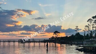 1889 Noleka Ct in Navarre, FL - Building Photo