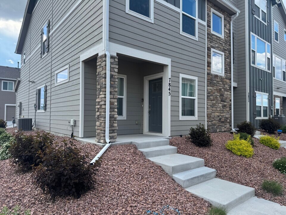 7845 Tuttle Vw in Colorado Springs, CO - Building Photo