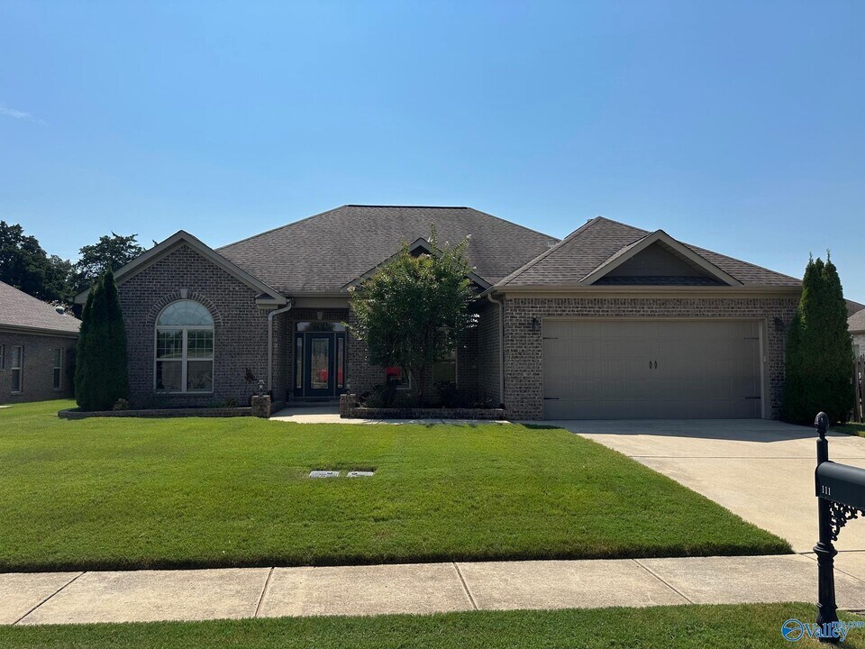 111 Canyon Dr in Madison, AL - Building Photo