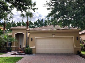 4400 Seneca Ave in Weston, FL - Building Photo