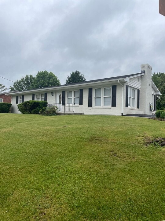 401 Houston St in Lexington, VA - Building Photo