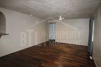 27 Crestview St in Kimberling City, MO - Building Photo - Building Photo