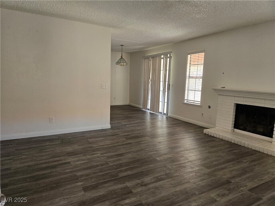 6627 W Tropicana Ave in Las Vegas, NV - Building Photo