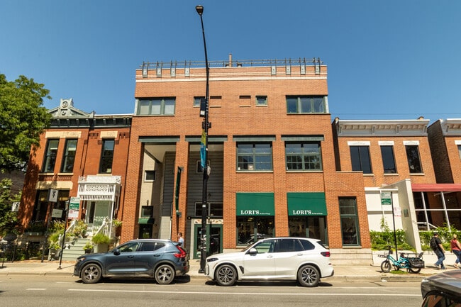 property at 824 W Armitage Ave