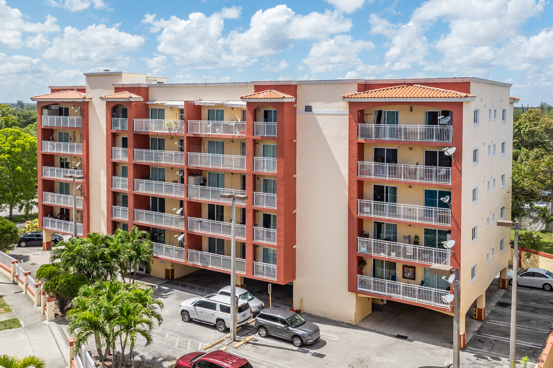 Camaguey Plaza in West Miami, FL - Building Photo