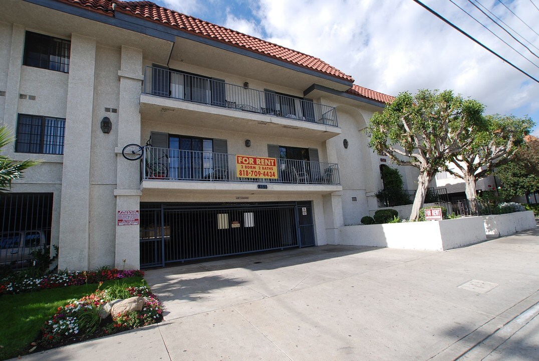 8151 Reseda Blvd in Reseda, CA - Building Photo