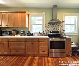 23-25 Fuller St. Unit 1 in Waltham, MA - Foto de edificio - Building Photo