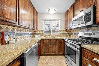 1001 W Stevens Ave, Unit 308 in Santa Ana, CA - Building Photo - Building Photo