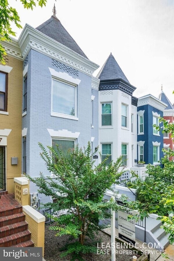 property at 2025 Flagler Pl NW