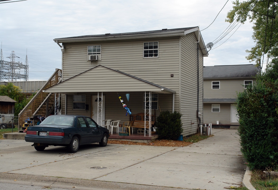 2113 Sycamore St in Kenova, WV - Foto de edificio