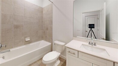 8086 Shr Lk Dr in Englewood, FL - Building Photo - Building Photo