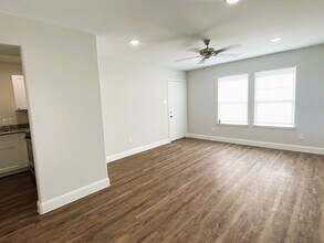 711 S Houston Ave in Humble, TX - Building Photo - Building Photo