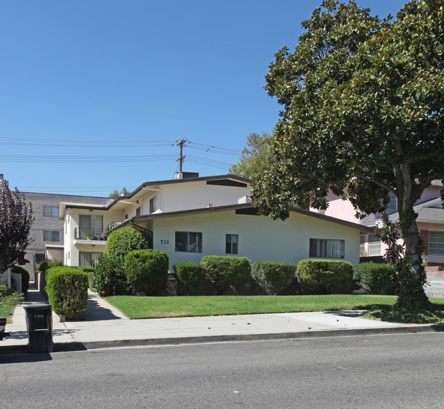 731 E Magnolia Blvd in Burbank, CA - Building Photo - Building Photo