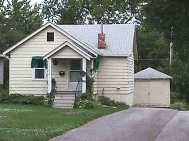 property at 2106 Muscatine Ave