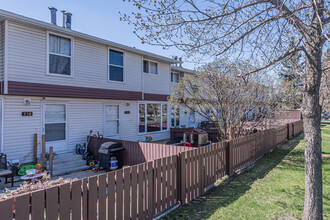 420 Clareview Rd NW in Edmonton, AB - Building Photo - Building Photo