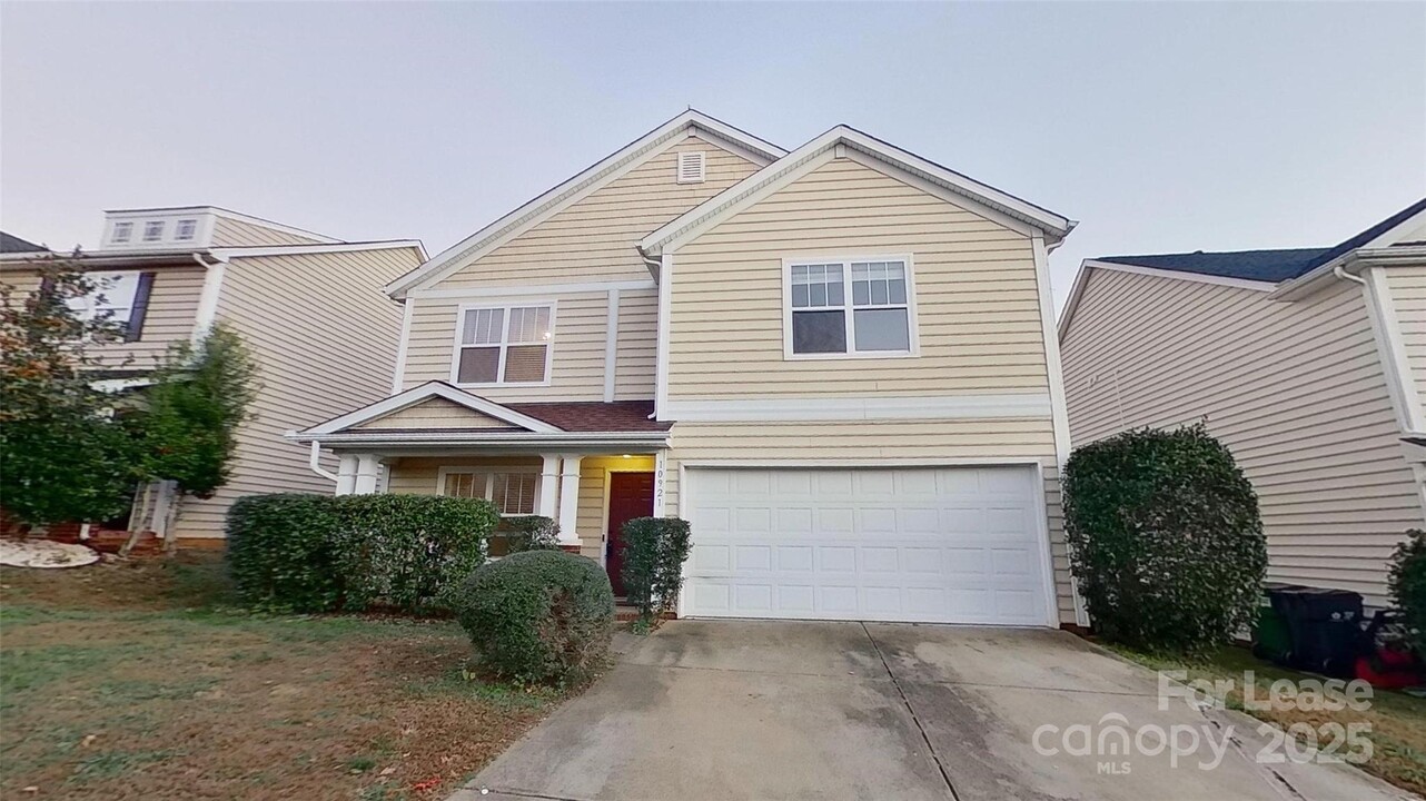10921 Slalom Hill Rd in Charlotte, NC - Building Photo