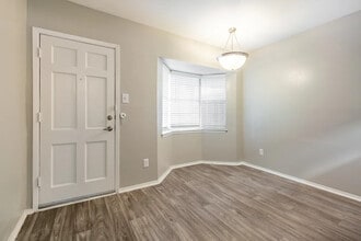 Life at Jackson Square in Houston, TX - Building Photo - Building Photo