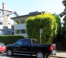 2464 Point Grey Rd in Vancouver, BC - Building Photo