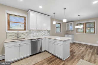 812 Oakleigh Beach Rd in Dundalk, MD - Building Photo - Building Photo