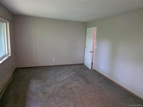 4 Hudson Heights Dr in Poughkeepsie, NY - Building Photo - Building Photo