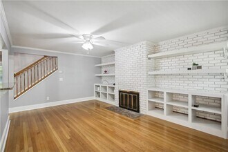 153 Lindbergh Drive NE in Atlanta, GA - Foto de edificio - Building Photo