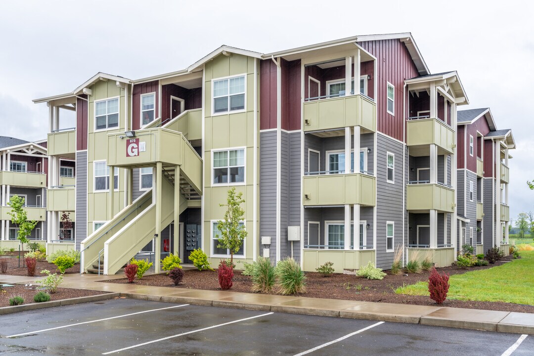 Mill Race Station in Lebanon, OR - Building Photo
