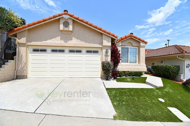 15743 Caminito Atico in San Diego, CA - Building Photo - Building Photo