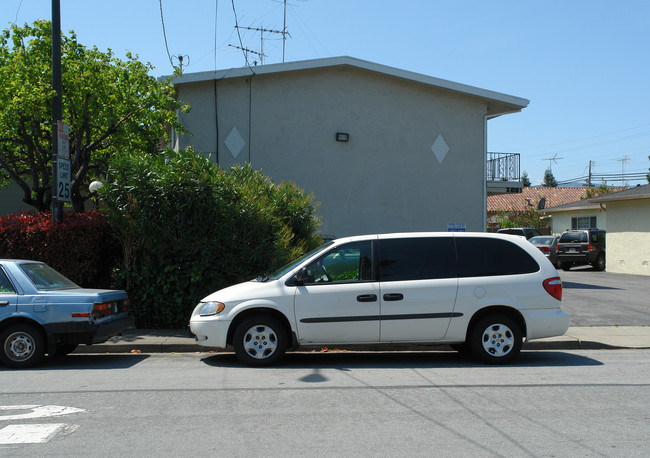 2081 Plymouth St in Mountain View, CA - Building Photo - Building Photo