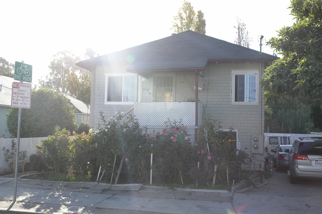 1303-1305 D St in Hayward, CA - Building Photo - Building Photo