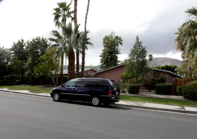 Las Palmas Apartments in Palm Desert, CA - Foto de edificio - Building Photo