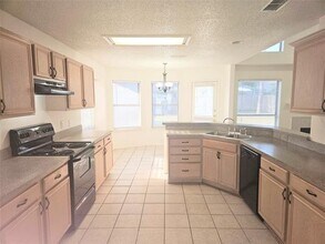 885 Stafford Station Dr in Saginaw, TX - Foto de edificio - Building Photo