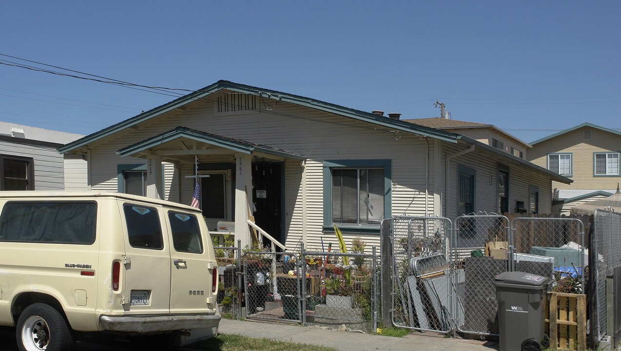 3461 39th Ave in Oakland, CA - Foto de edificio